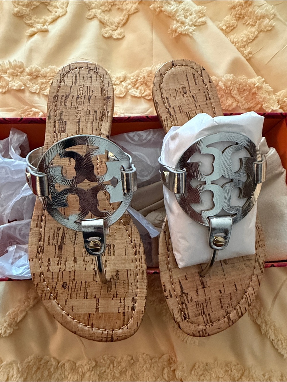 Women's flat sandals